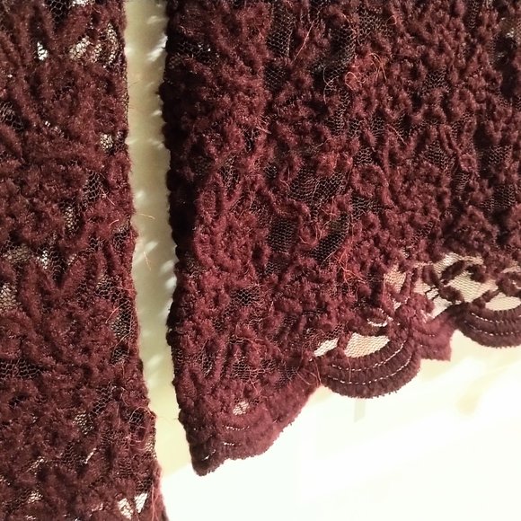 ✨SALE: 3 for $15!✨ Burgundy Lace Long-Sleeve Shirt - Picture 4 of 4